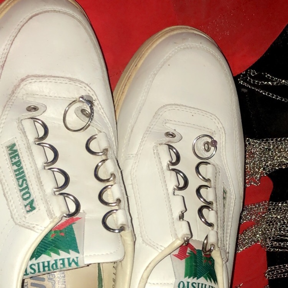 These are white size 7 Memphisto sneakers